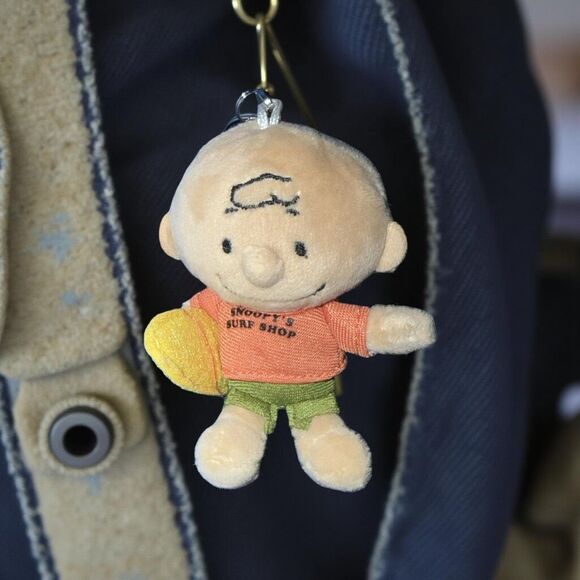NEW Charlie Brown Aloha Chuck Surfer Snoopy Surf Shop Keychain Backpack Clip A30 - Picture 1 of 5